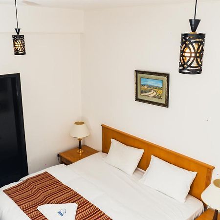 Pan Emirates Hotel Apartments 샤르자 외부 사진