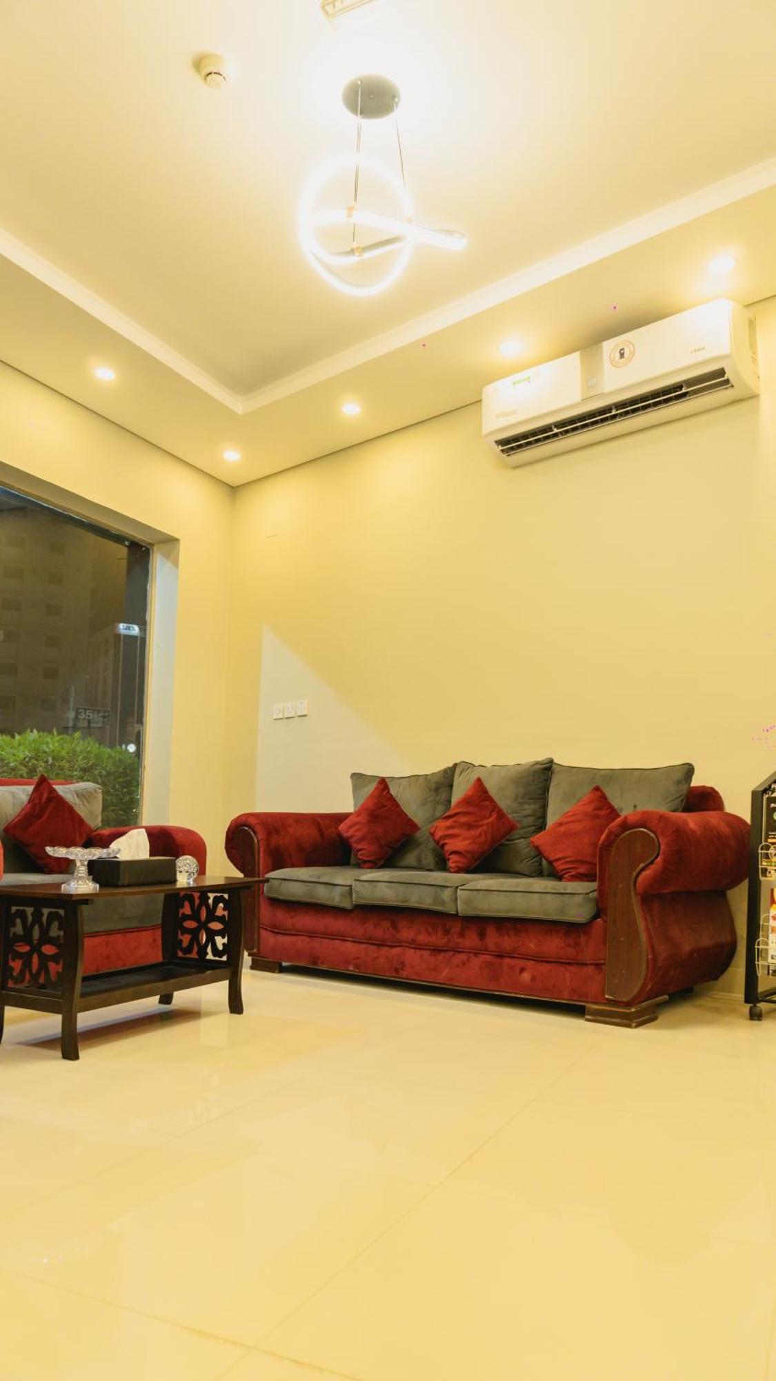 Pan Emirates Hotel Apartments 샤르자 외부 사진