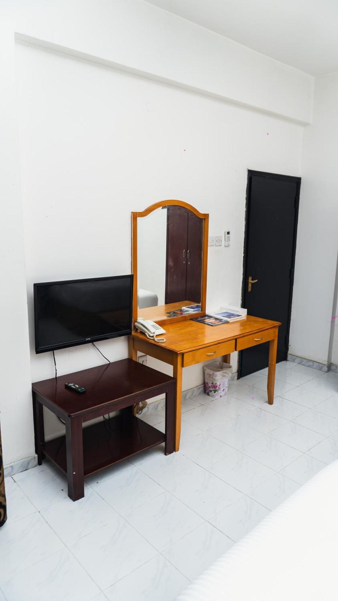 Pan Emirates Hotel Apartments 샤르자 외부 사진