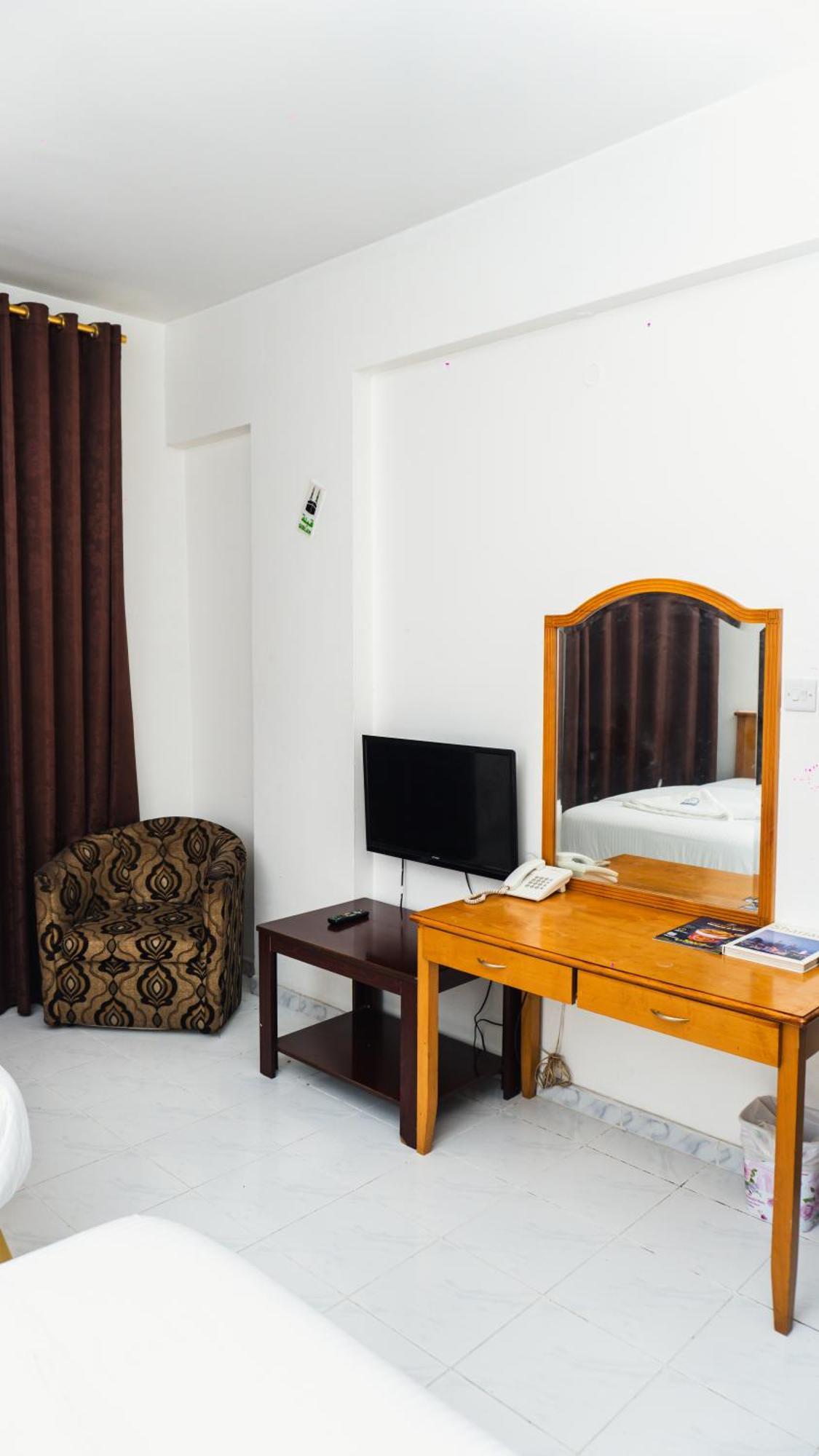 Pan Emirates Hotel Apartments 샤르자 외부 사진